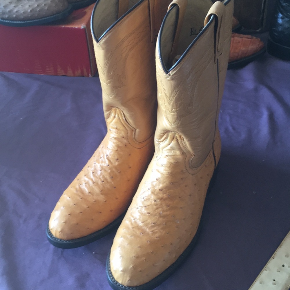 El General boots.